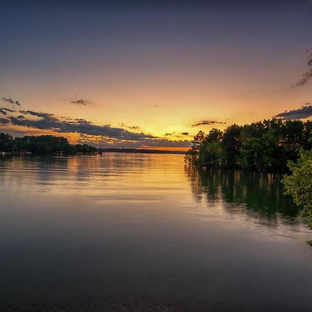 Lake Norman Hideaway Мурсвилл Экстерьер фото