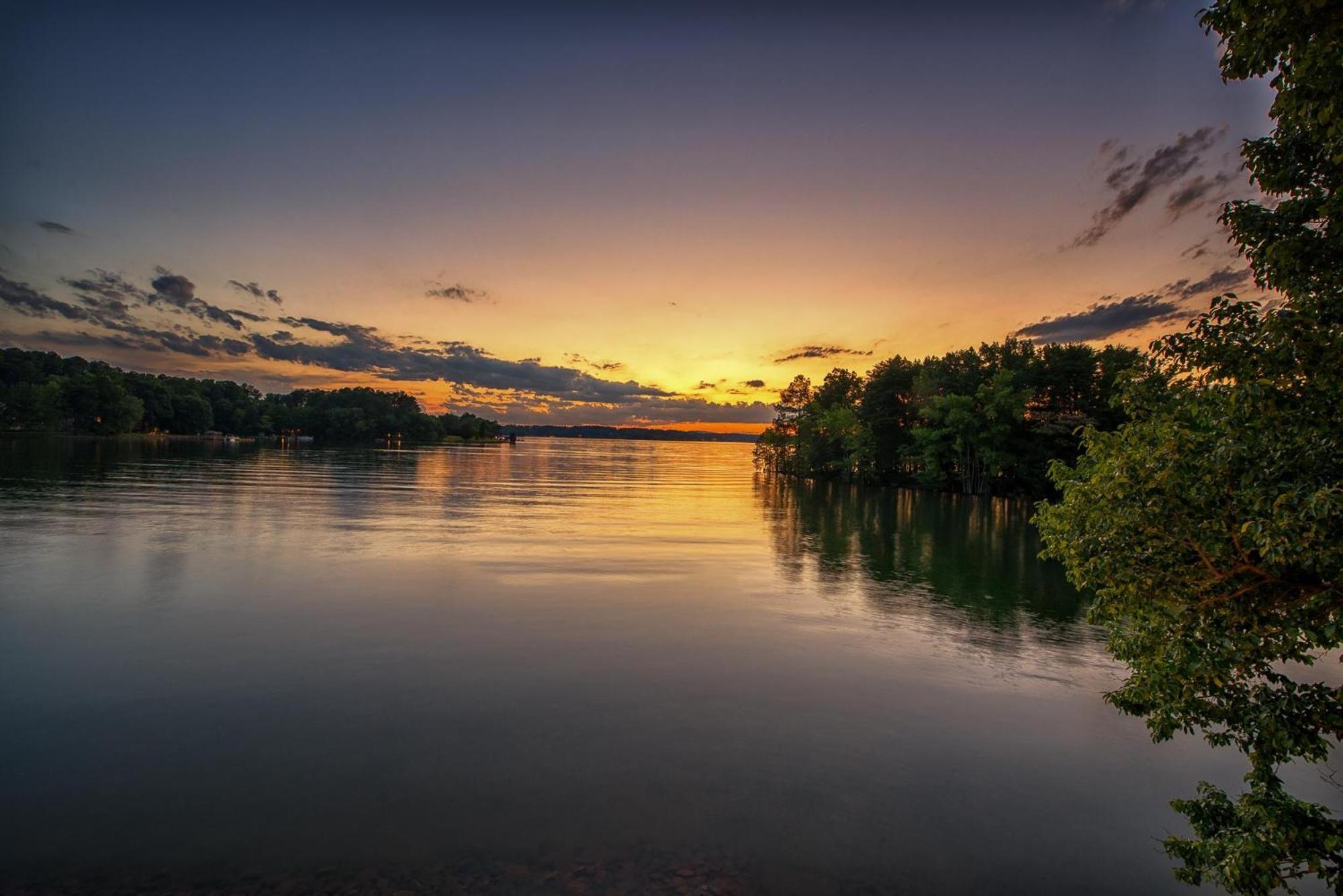 Lake Norman Hideaway Мурсвилл Экстерьер фото